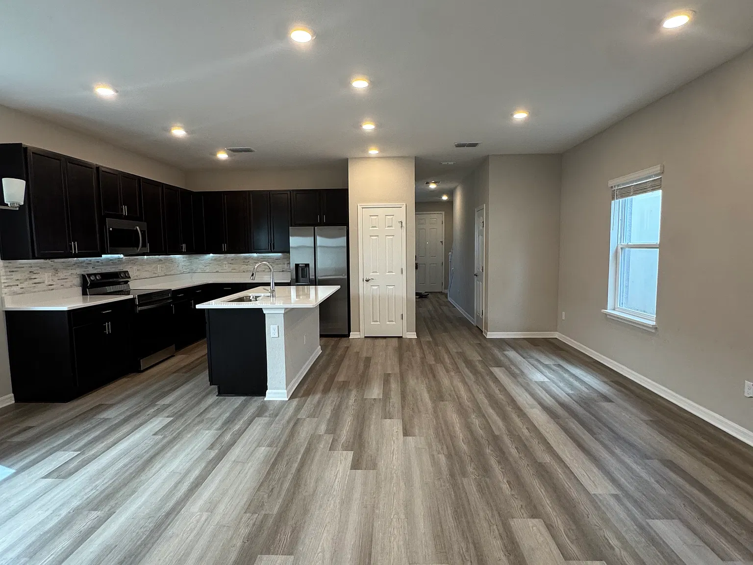 4 bed, 3.5 bath, 2335 sqft, $2,800 — Photo 3