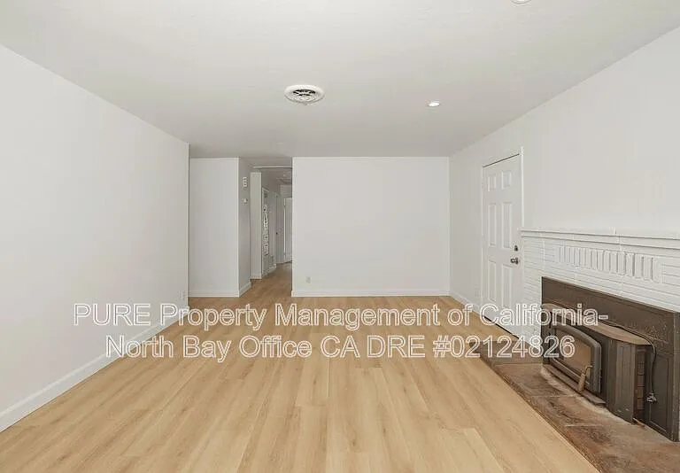 1040 S Cloverdale Blvd — Photo 4