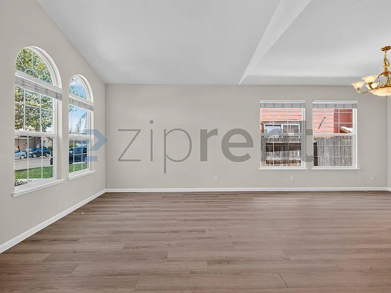 166 Barcelona Dr — Photo 5
