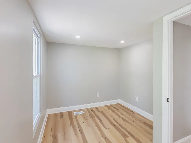 141 Hall St — Photo 10