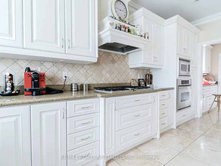 7 Scott Dr #UPPER — Photo 17