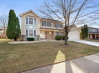 887 Chatham Dr, Carol Stream, IL 60188