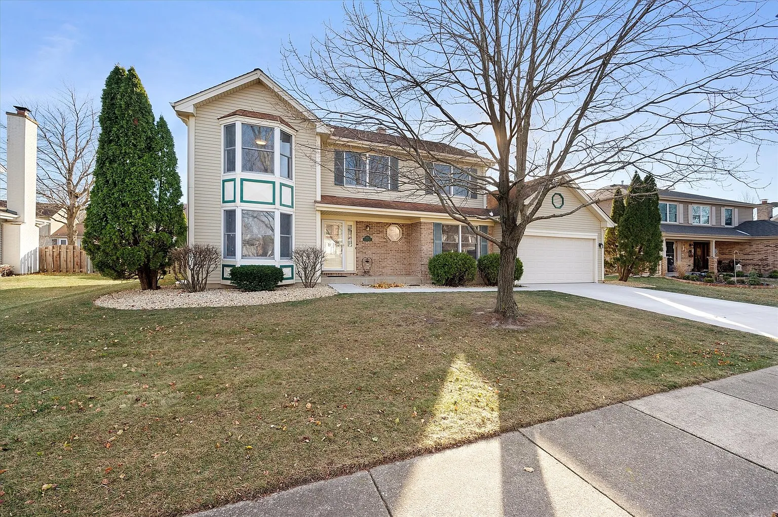 887 Chatham Dr photo 1