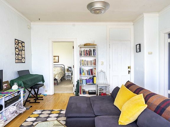 2nd image of 1625 E 1st St APT 1