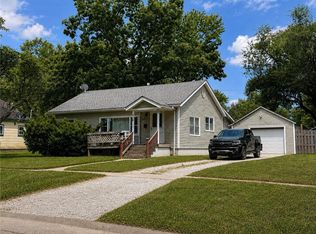 916 S Maple St, Ottawa, KS 66067