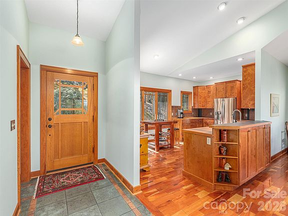 4th image of 68 Crestwood Rd