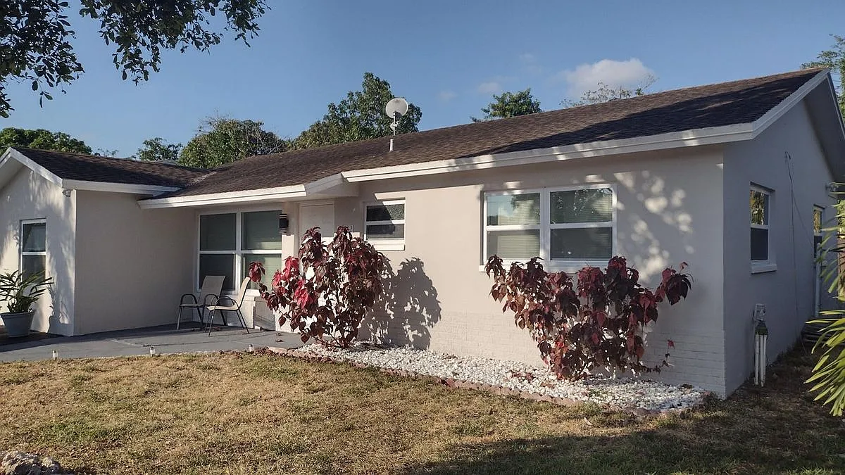 3 bed, 2.0 bath, 1425 sqft, $3,200 — Photo 3