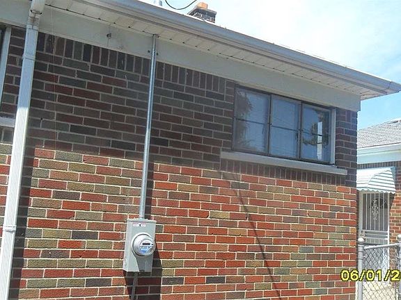 2nd image of 23054 Courtland Ave