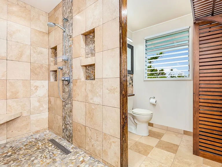 2559 Peter St — Photo 10
