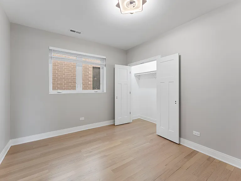 7428.5 N Rogers Ave #2E — Photo 5