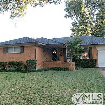 1st image of 717 Dumont Dr