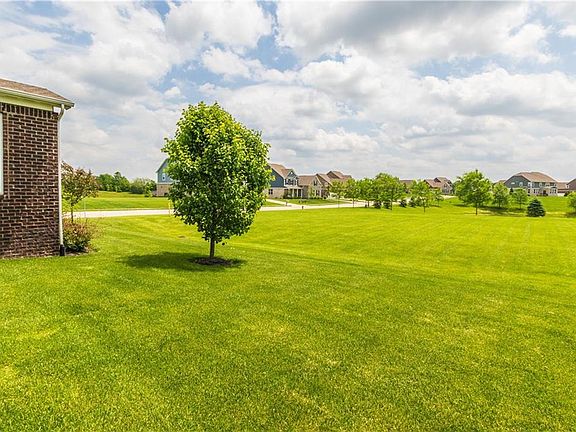 3rd image of 16847 Hawk Creek Cir