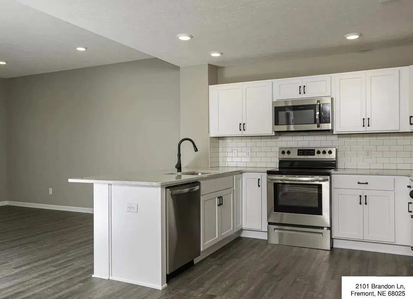 2 bed, 1470 sqft, $1,900 — Photo 2