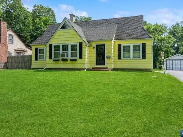 211 Eagle Rock Ave, Roseland, NJ 07068