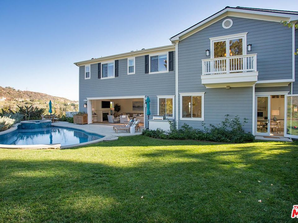 1st image of 2456 Arbutus Dr
