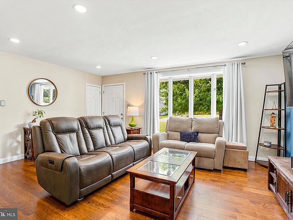 3rd image of 5231 Price Ave