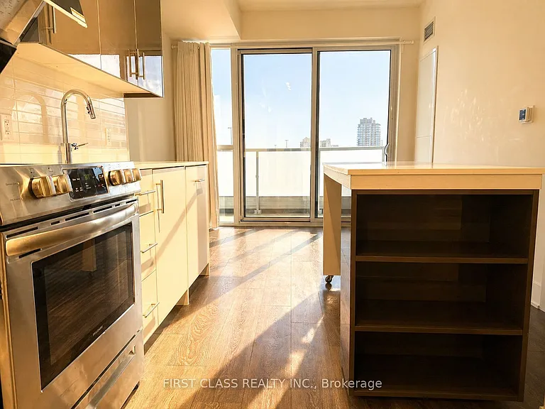188 Fairview Mall Dr #728 — Photo 5