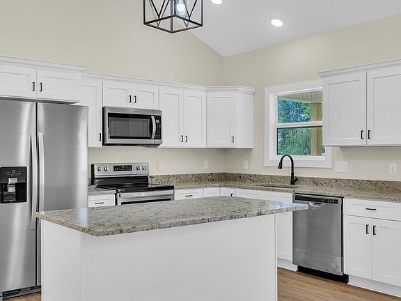 5th image of 288 Westwood Dr