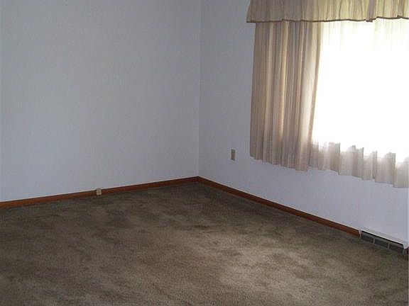 2nd image of 208 Hardacre Dr