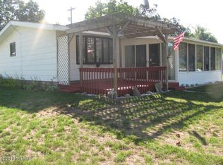 12917 Valley Dr, Wayland, MI 49348