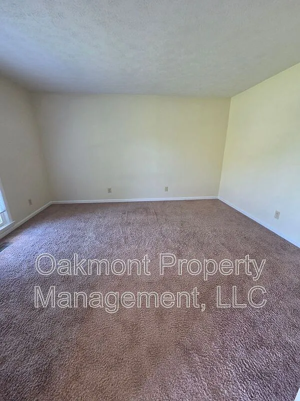 3 bed, 1.5 bath, 1550 sqft, $1,595 — Photo 2