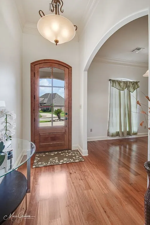 3 bed, 2451 sqft, $2,700 — Photo 2
