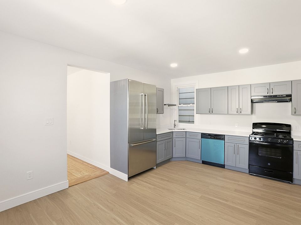 1st image of 196 2nd St Floor 2