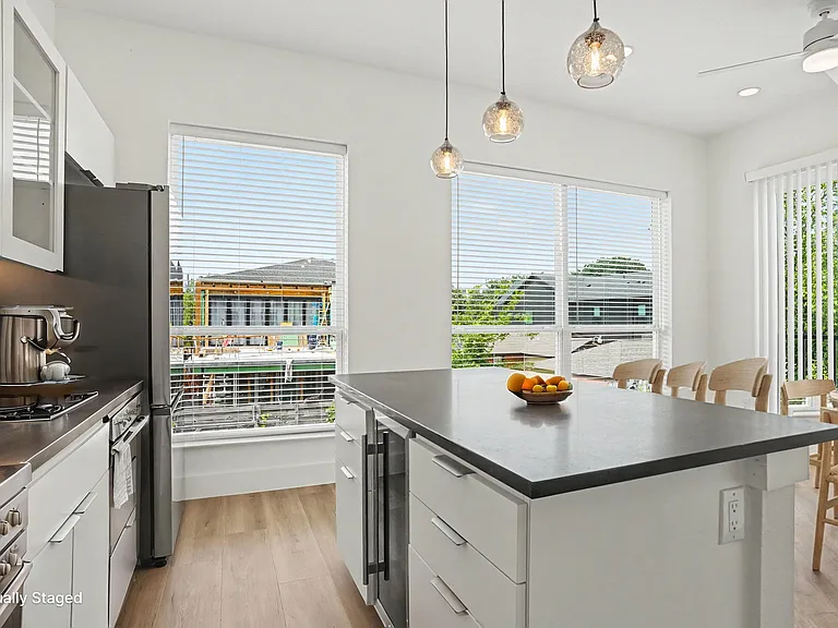 2217 N Fitzhugh Ave #207 — Photo 22