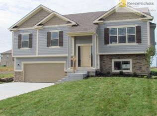 900 SW Green Meadow Dr, Blue Springs, MO 64064