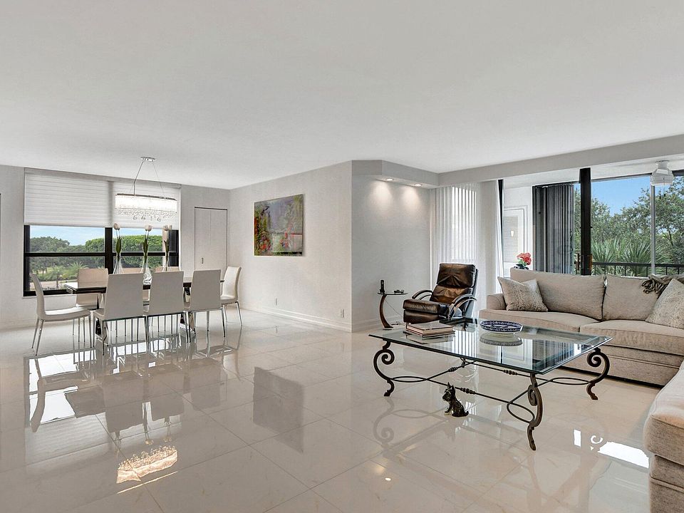 Laurel Oaks & Laurel Oaks Condominiums 20100 Boca West Dr Boca Raton