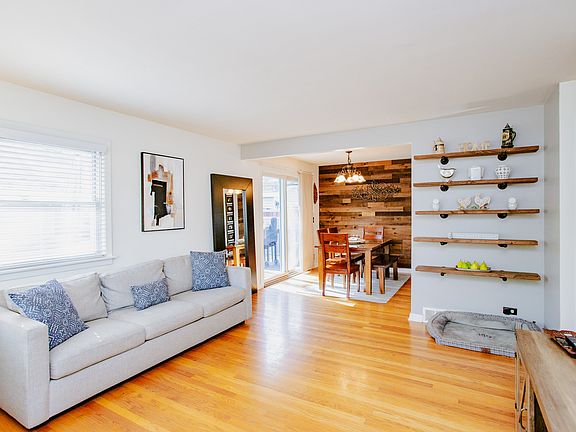 3rd image of 521 S Dorchester Ave