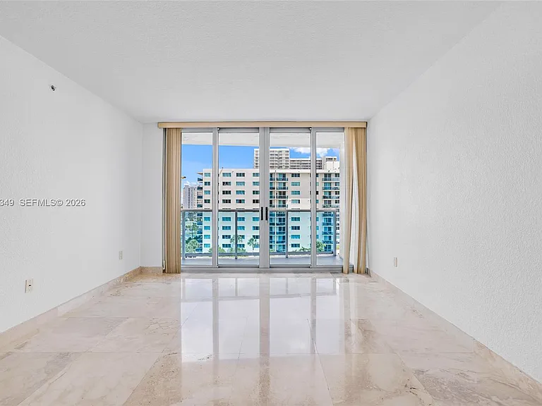 7501 E Treasure Dr #7M — Photo 11