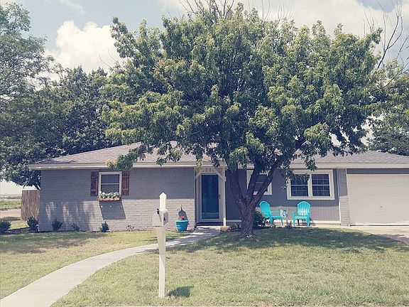 2nd image of 1034 Holly Ln