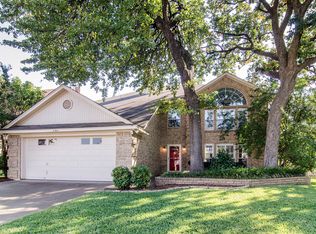 3304 Willow Creek Way, Bedford, TX 76021