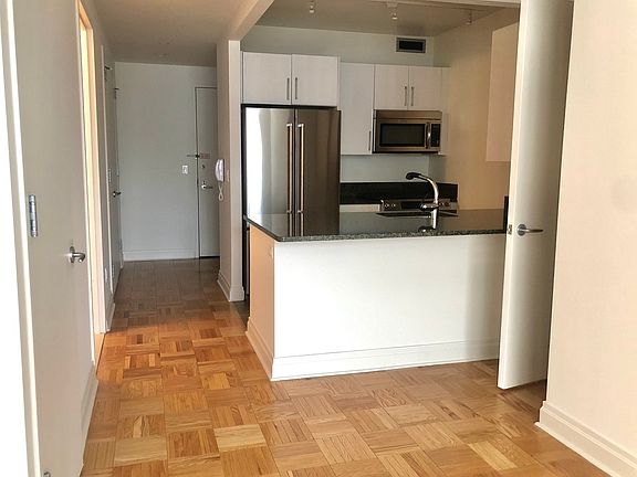 3rd image of 1510 Lexington Ave APT 8U