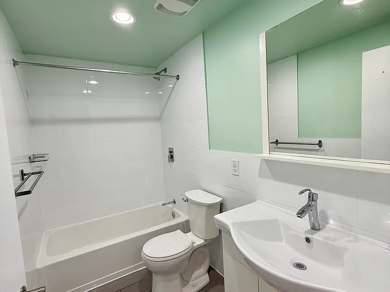 249 S 49th St #8O6 — Photo 57