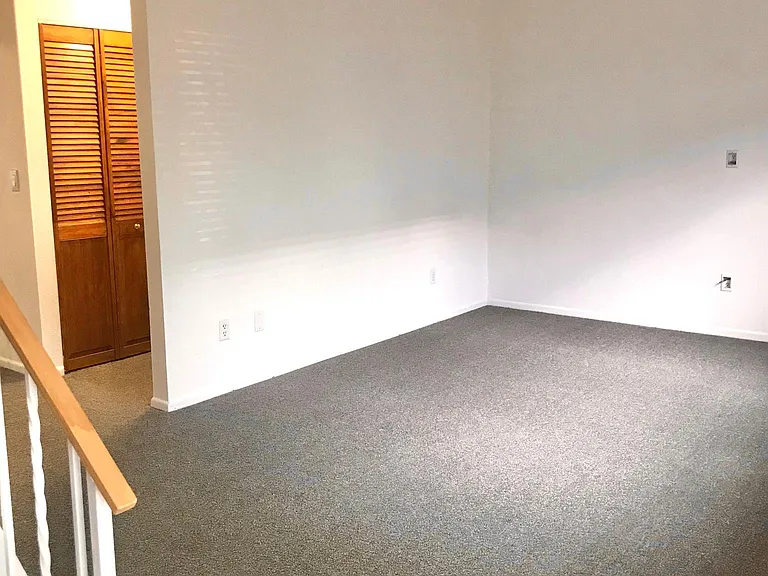 29 Evergreen St — Photo 10