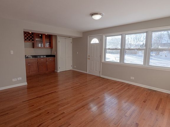 4th image of 20 N Regency Dr W