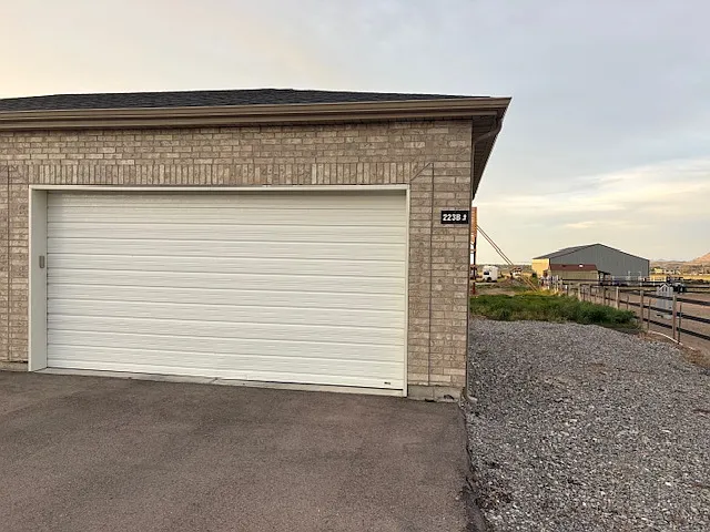 Building Photo - 223 E Cimmarron Way #B