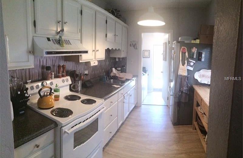 2nd image of 1022 W Smith St