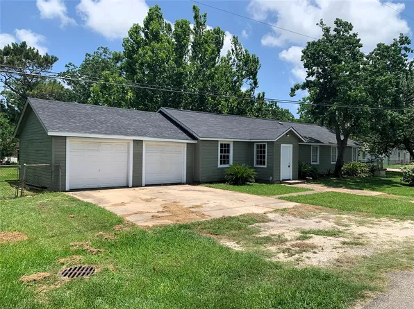 2302 Yellowstone St, Freeport, TX 77541