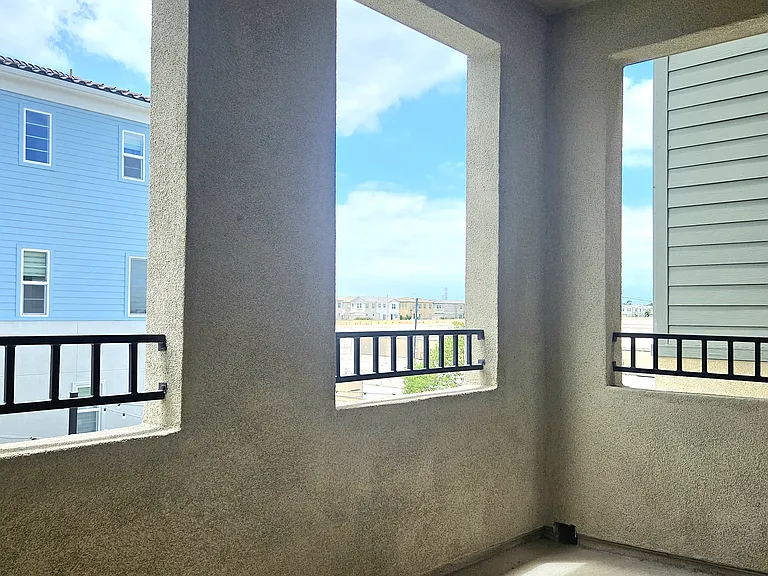 6045 Fairfax Dr — Photo 17