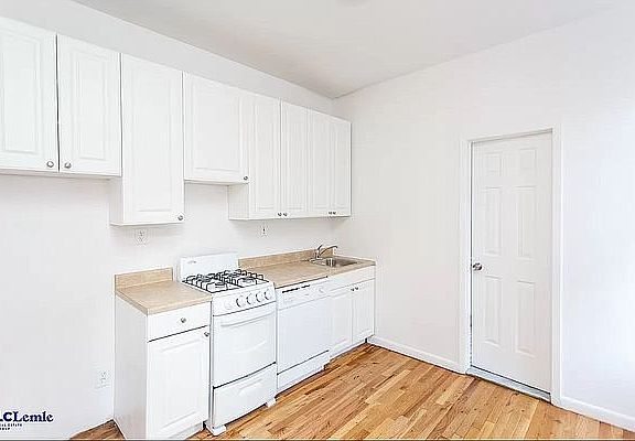 4th image of 1361 Lexington Ave #2W
