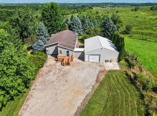 965 Coyote Crossings Ln, Waukon, IA 52172