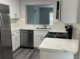 301 Palm Cir E #301, Hollywood, FL 33025