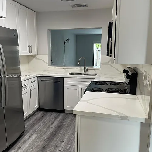 301 Palm Cir E #301 Photo 1