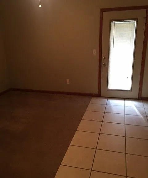 1237 Continental Ct — Photo 2