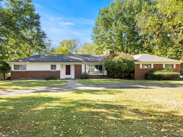 7250 Ten Hill Rd, West Bloomfield, MI 48322