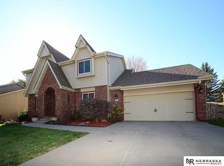 805 Joseph Dr, Papillion, NE 68046