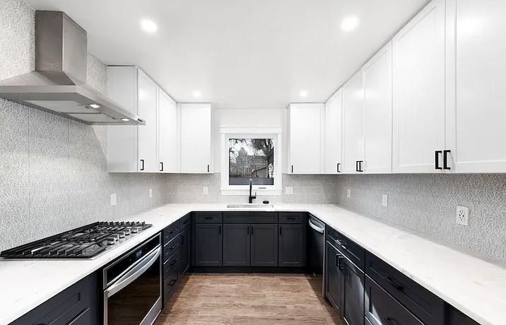 755 Carbon St — Photo 11